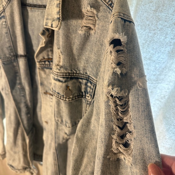Distressed jean jacket - Picture 4 of 6